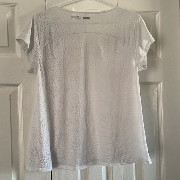 Columbia t-shirt size L🥰🥰🥰 - Picture 3 of 3